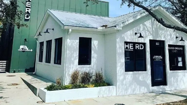 3678sf Freestanding, Fully Equipped Restaurant Property Available