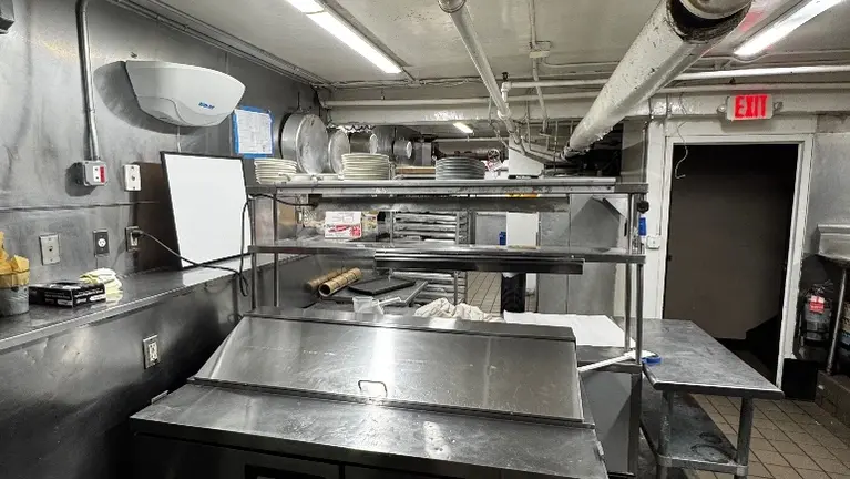 Union Square Fully Equipped Restaurant and Bar!