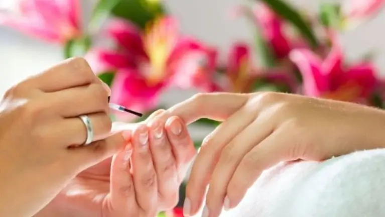 Semi Absentee Nail Salon