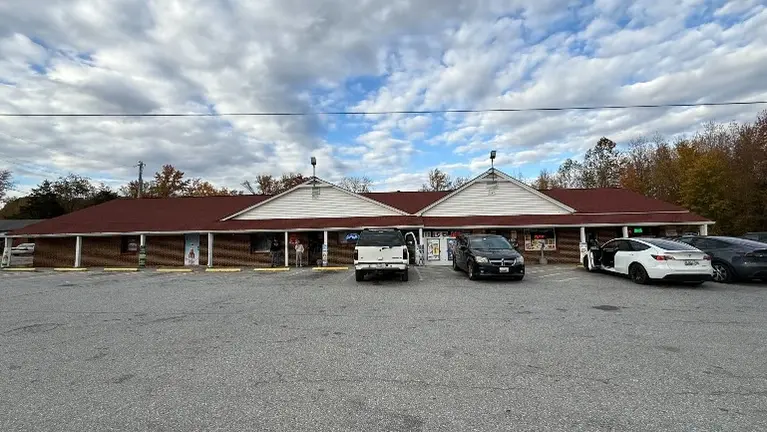 Scott's bar + Liquor Store
