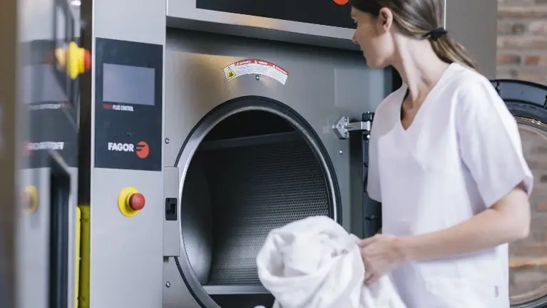 Absentee Card Laundromat With Super Low Rent & Fixed Water For Sale