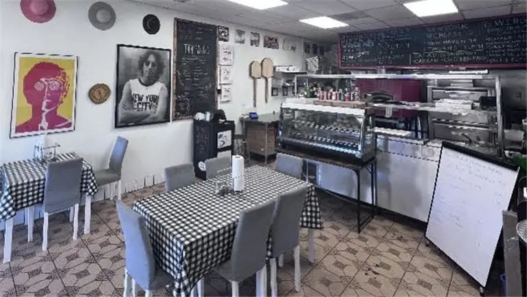 Pizza Restaurant New York-Style