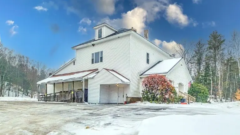 Restaurant & Bar With Main Dining Room, Plus 100 Seat Function Hall