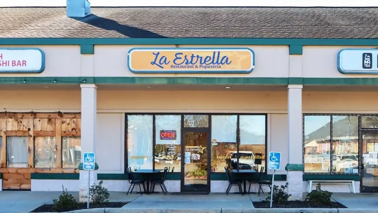 Former Salvadorian Restaurant - Fully equipped Restaurant Space