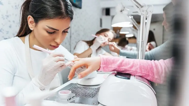 Beauty Salon And Spa In High Traffic Location