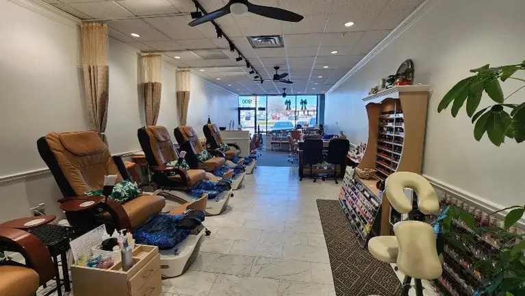 Turn-Key Nail Salon – Easy Operation, Steady Income.