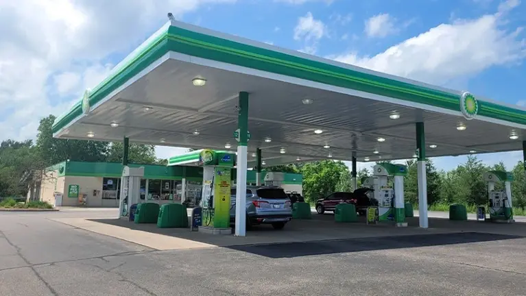 Gas Station & C store  for Sale with real estate in Brookfield, WI