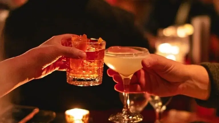 Bar and Restaurant – Classic Neighborhood Favorite w/Street Visibility