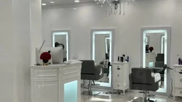 Sophisticated NYC Salon for Sale – Multi-Service, Fully Equipped