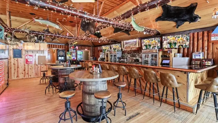 HSC-Live-Work Opportunity in Premier Lake Market