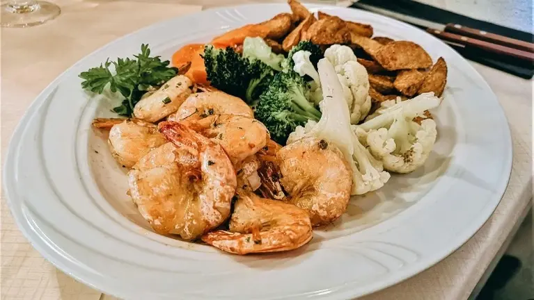 full-service restaurant 