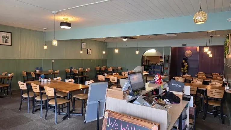 Roseburg -- small restaurant 5 min from I-5