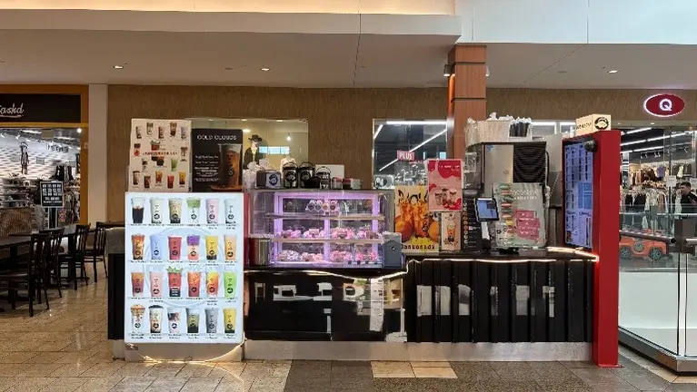 High income bubble tea and cookie store in a busy mall