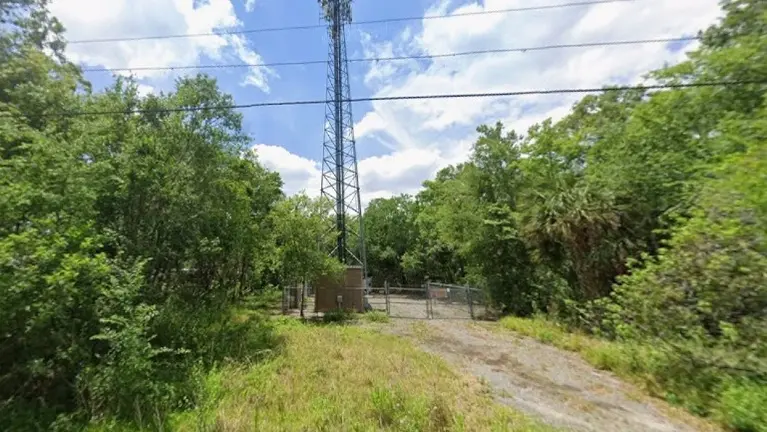 Cell Tower Income Property with 4.99 Acres in Tampa