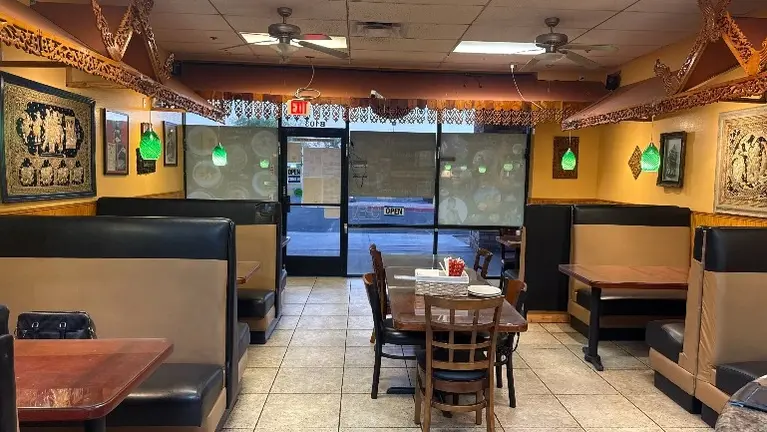 $3,500 Rent — Rare Small Restaurant in Glendale