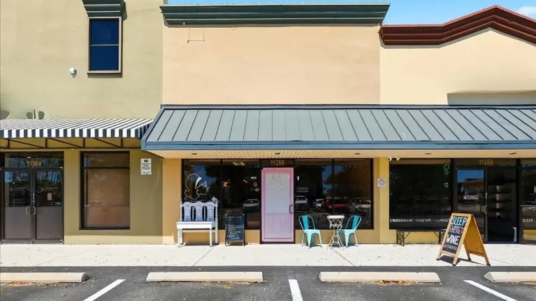 Fully operational, turnkey bakery business with no competition!