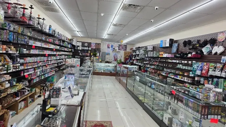Smoke Shop Prime Location in Douglasville, Georgia