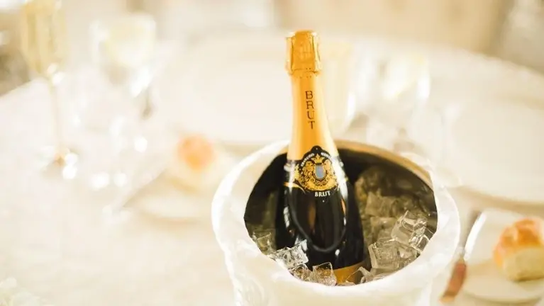 Established Restaurant With Liquor License For Sale!