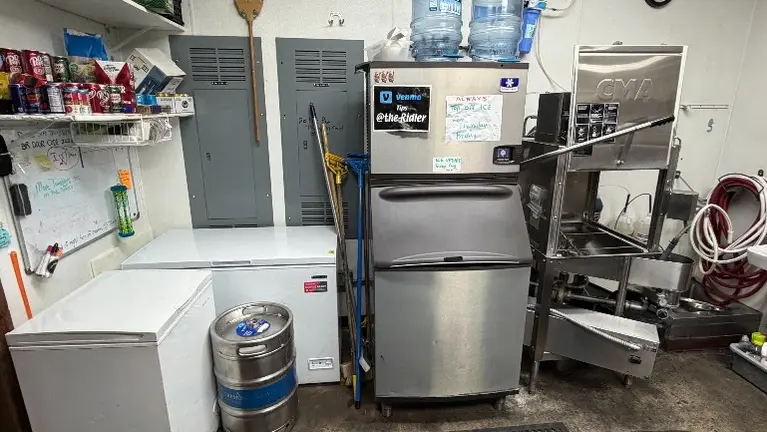Ice Machine & Freezer, Dishwasher