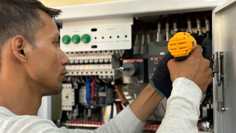 Privately Owned FL Electrical Contractor Specializing In Gov Contracts