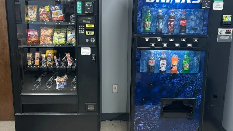 Dixie Narco 501e Live & AP snack