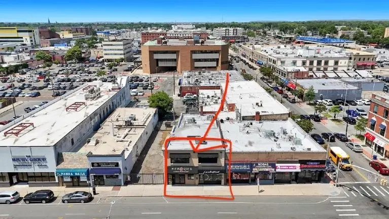 Rare 2-Floor Restaurant & Bar With2  LiquorLicenses Only 1 in the Area