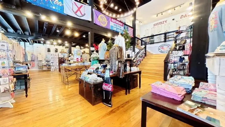 Award-Winning Retailer + Real Estate | $182K SDE | 11K+ Customers
