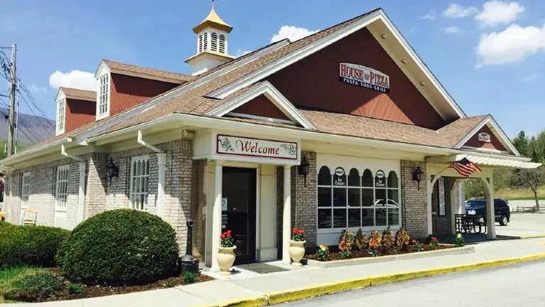 High volume pizza restaurant with growth potential