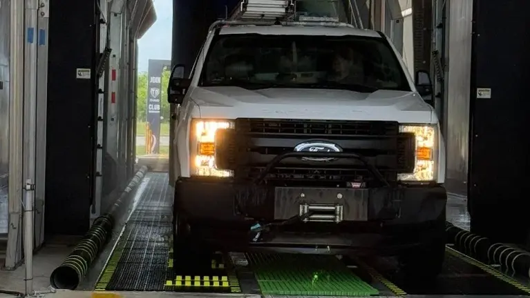 Established Commercial Truck Wash with Tunnel & Self-Serve Bays – Nort