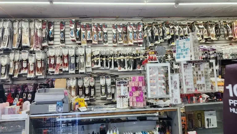 Prime location & Low rent Beauty Supply at Savannah GA 
