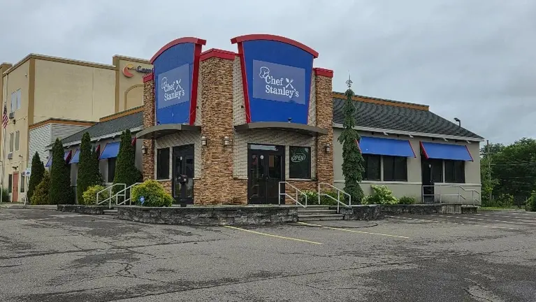 Large turnkey restaurant off Interstate Exit