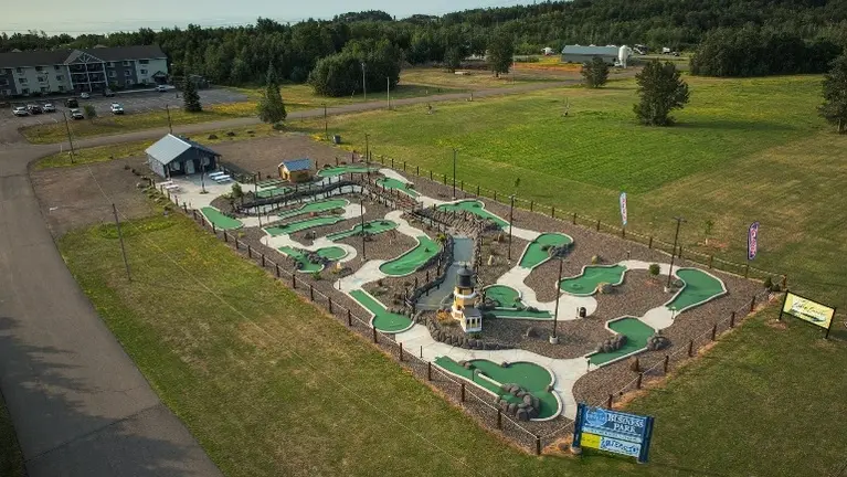 Black Beach Mini Golf – Turnkey 18 Hole Course & Real Estate