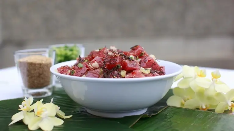 Modern End-Cap Poke Restaurant / Second-Generation 