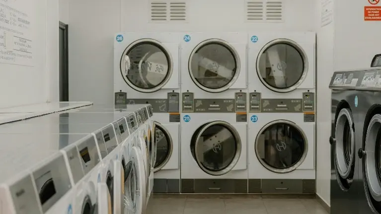 Turnkey Laundromat — Standalone Building