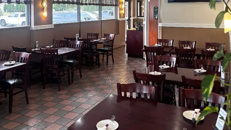 Pizzeria corner location,  high traffic with 49 seat dining room